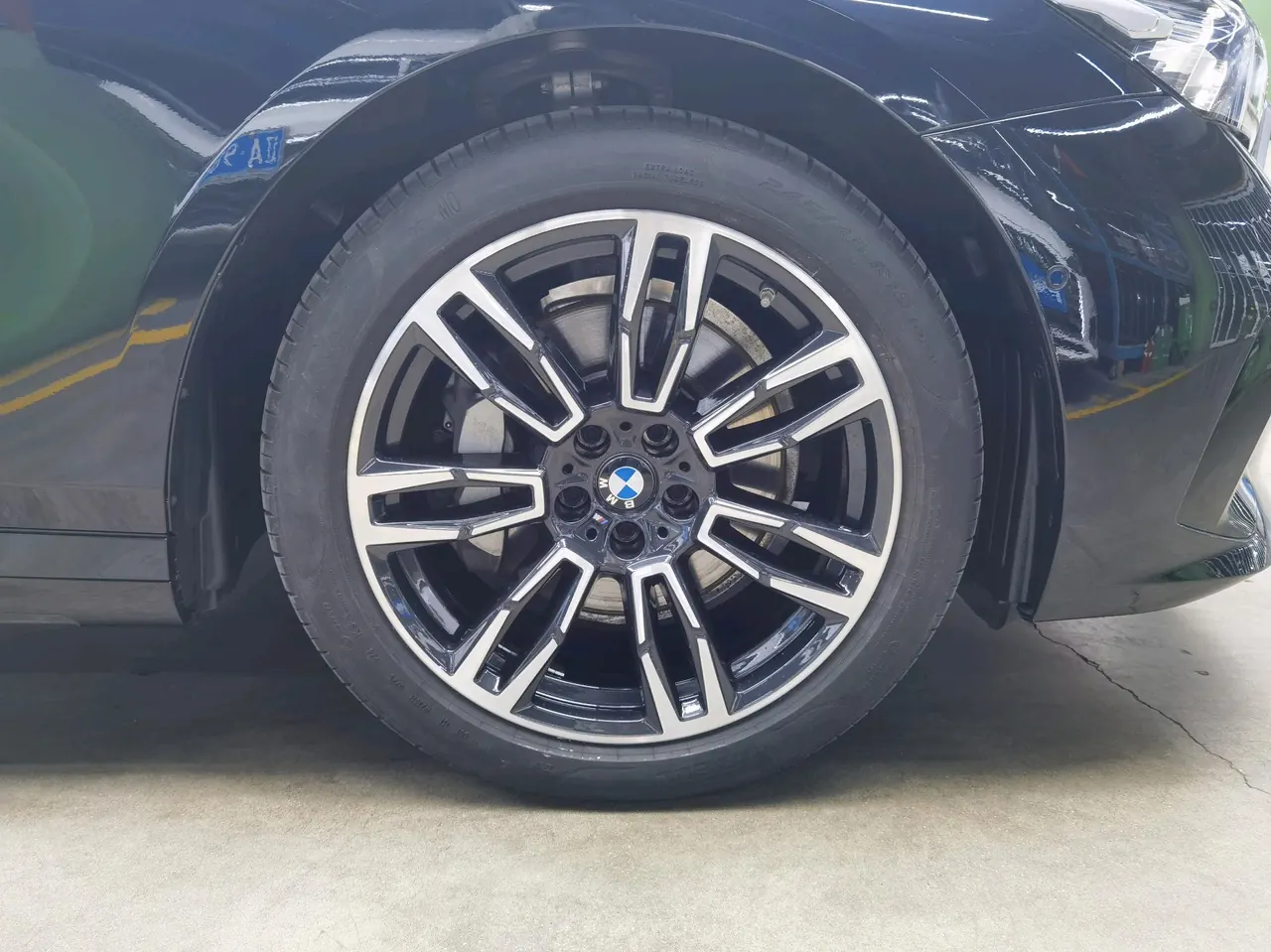 BMW 5 Series 2025 530Li 48V 2.0T Leading M Sports Suit Automatic Gear 17