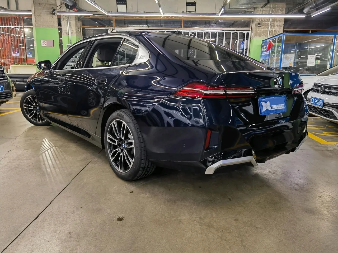 BMW 5 Series 2025 530Li 48V 2.0T Leading M Sports Suit Automatic Gear 4