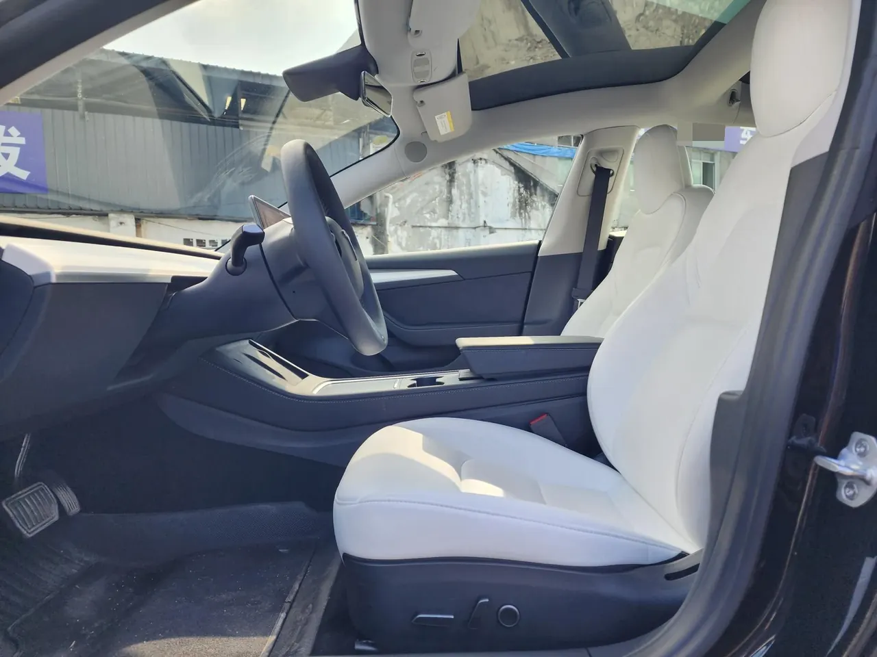 Tesla 2022 Model 3 rear-wheel drive version of automatic transmission 4