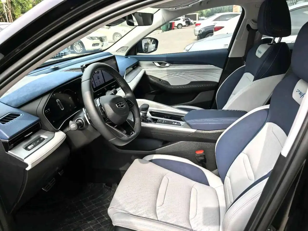 Geely 2023 Xingrui 2.0TD Honorable Automatic Transmission 4