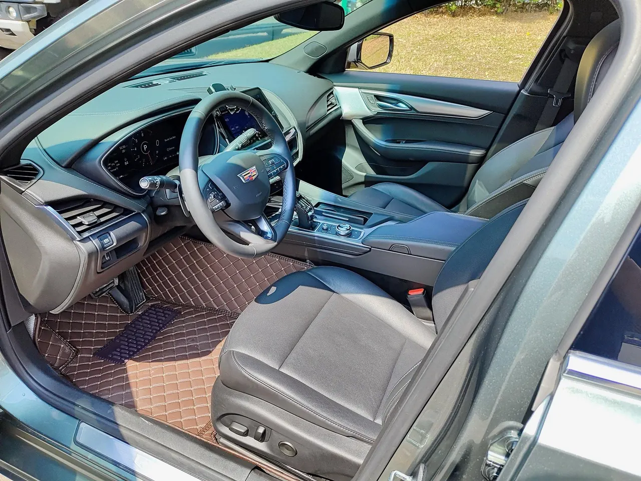 Cadillac 2023 CT5 2.0T 28T Luxury (Standard Edition) Automatic Gear 3