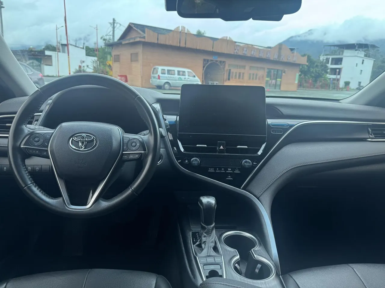 Toyota 2021 Camry 2.5G Deluxe Edition Automatic Gear 8