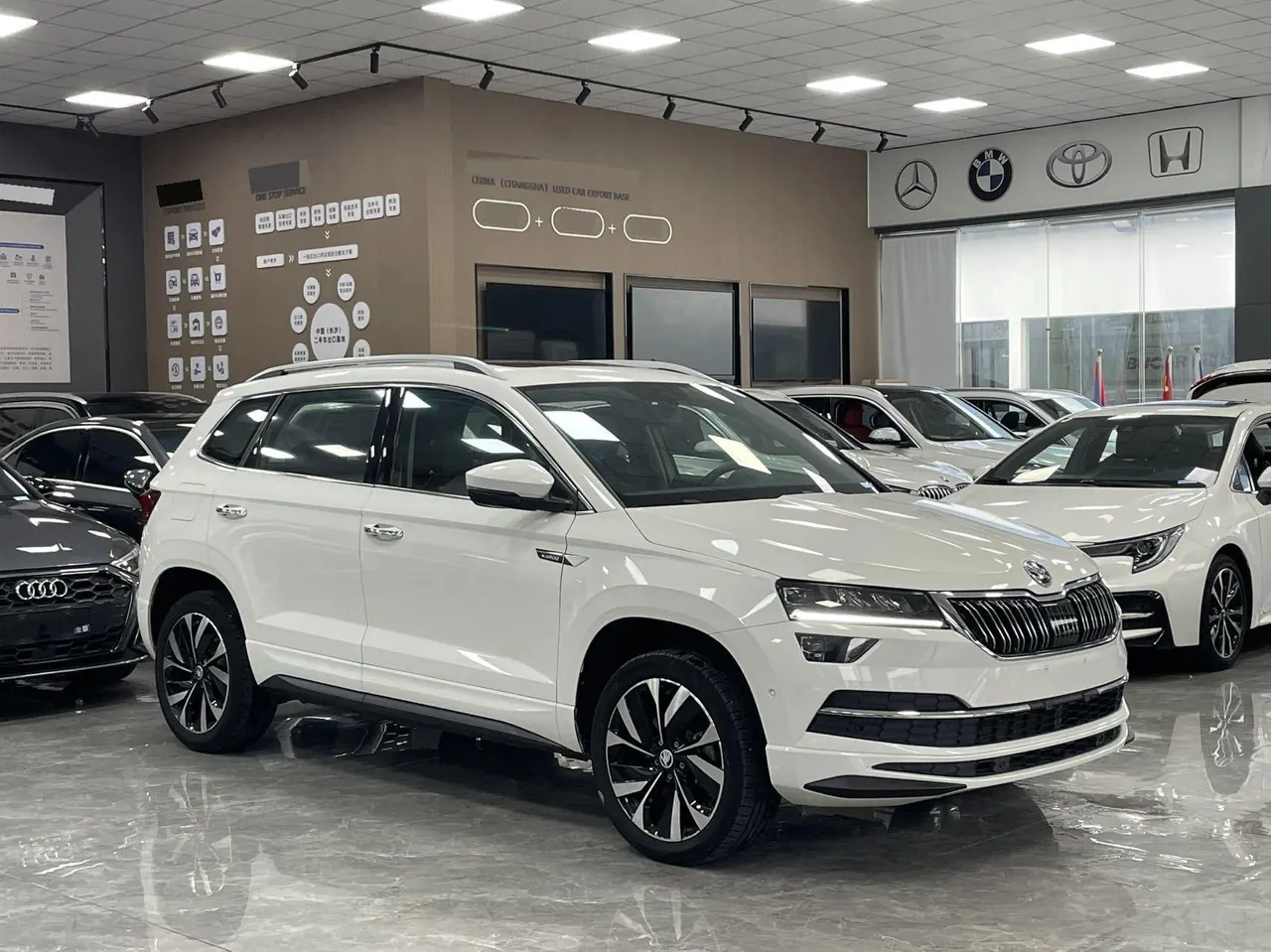 Skoda 2022 Keluoke 1.4TSI TSI280 Premium Edition Automatic Gear 3