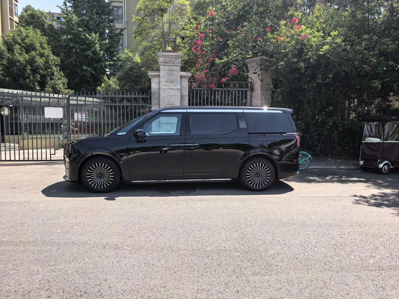 Zeekr 2024 Zeekr 009 six-seat executive version four-wheel drive 108kWh automatic gear 3