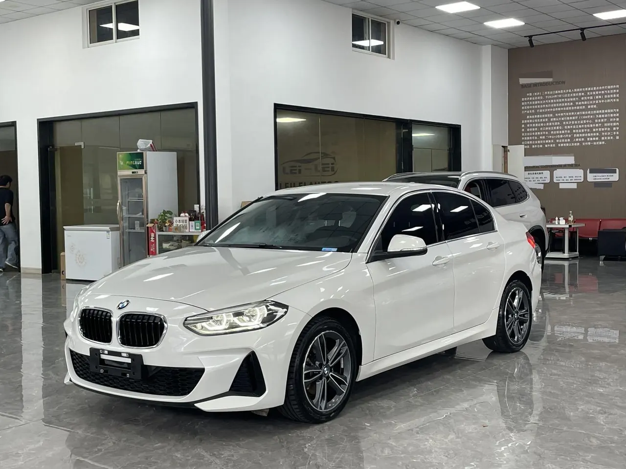 Открыть галерею: BMW 1 Series 2023 120i 1.5T M Sports Edition Automatic Gear
