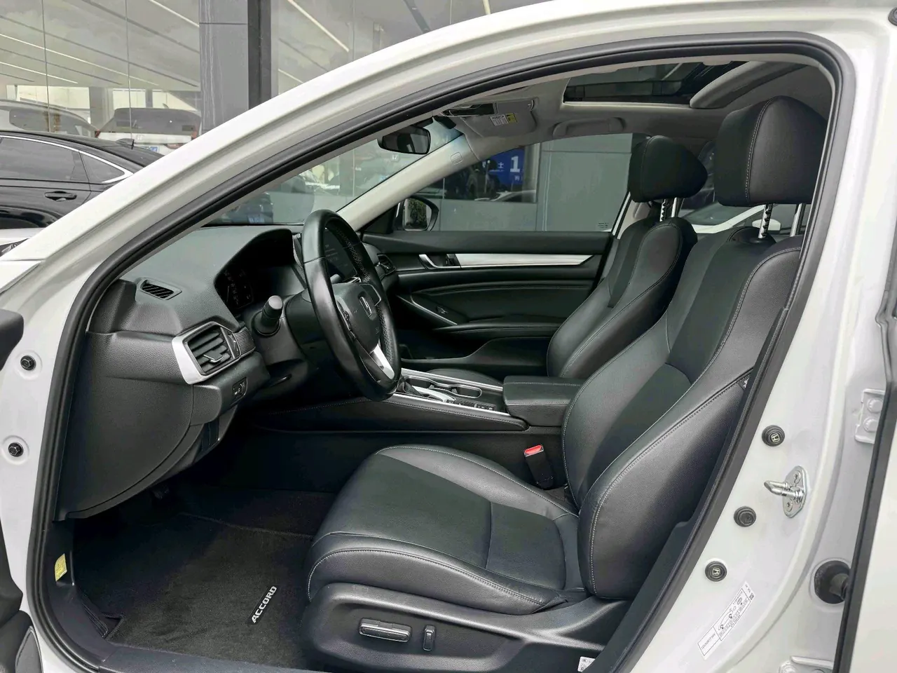 Honda 2022 10th Generation Accord 1.5T Stepless 260TURBO Deluxe Automatic Gear 2