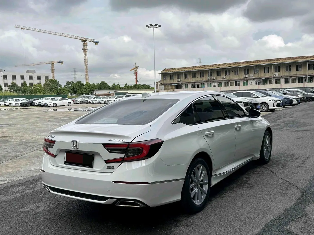 Honda 2022 10th Generation Accord 1.5T Stepless 260TURBO Deluxe Automatic Gear 5