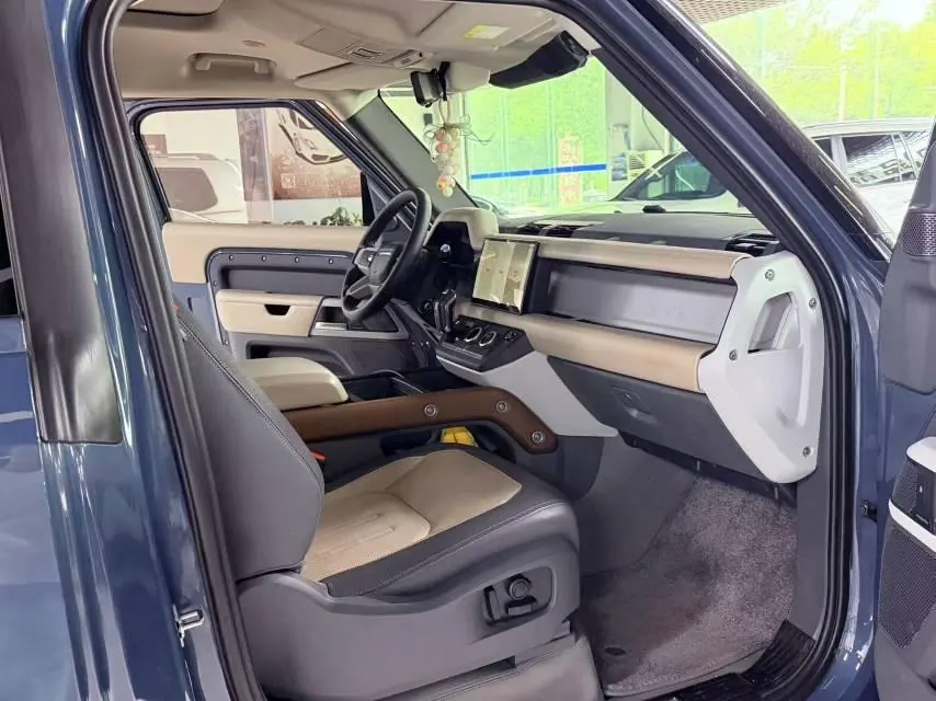 Land Rover Guard (Imported) 2022 Guard 90 2.0T P300 X-DYNAMIC HSE Automatic Gear 7