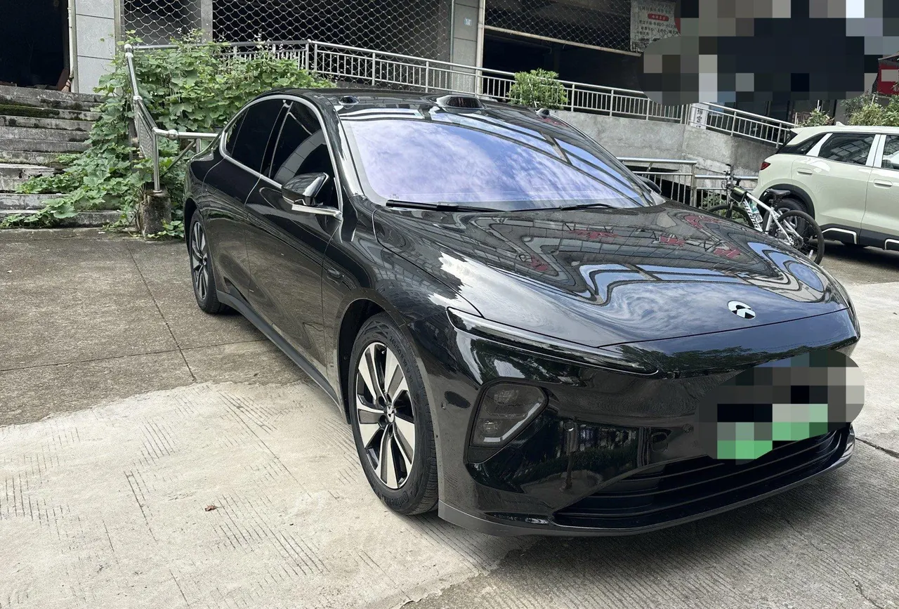 NIO 2022 ET5 75kWh automatic gear 2