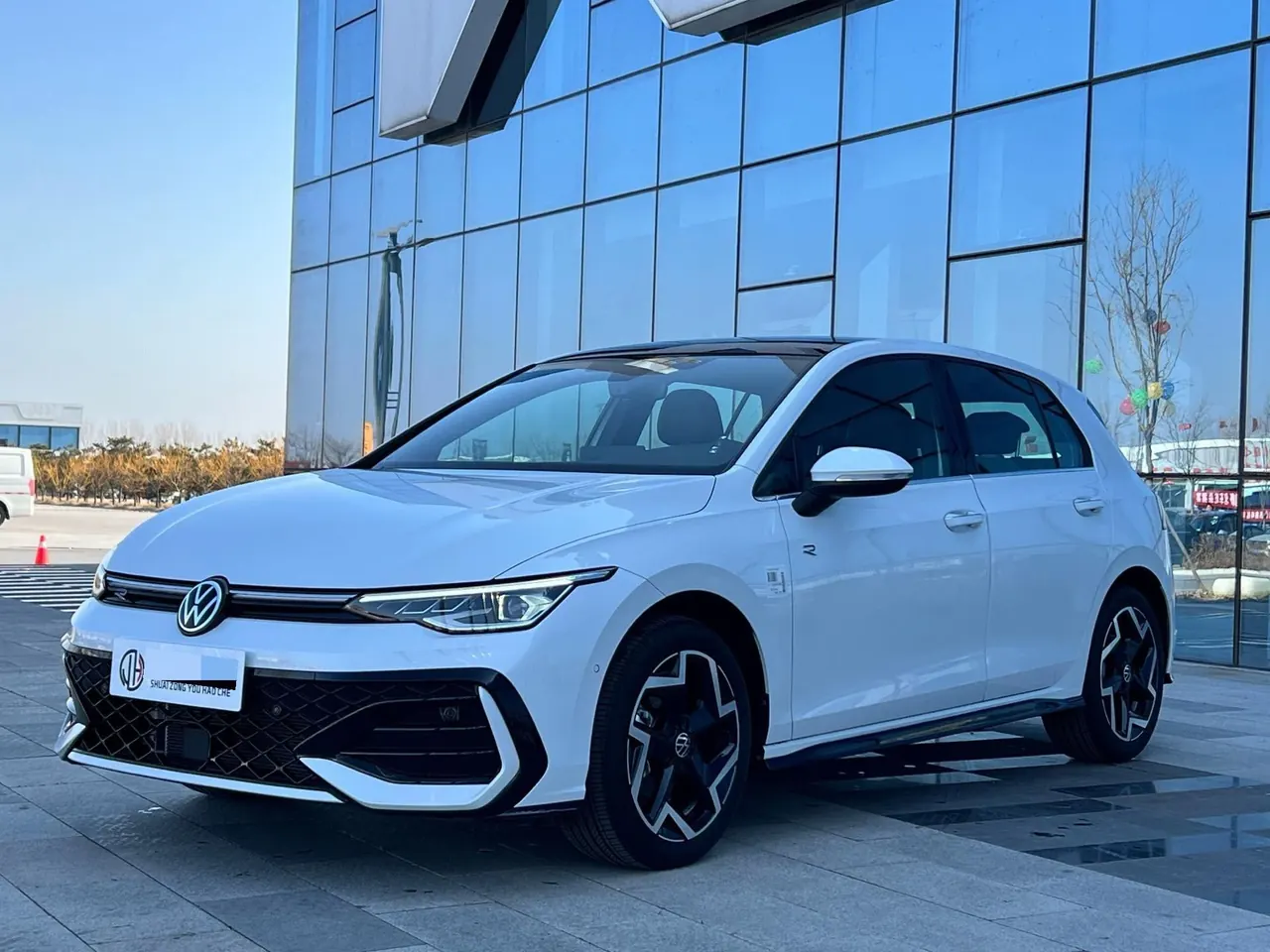 Volkswagen 2025 Golf 8 R-Line 1.5TSI 300TSI Automatic - View 1