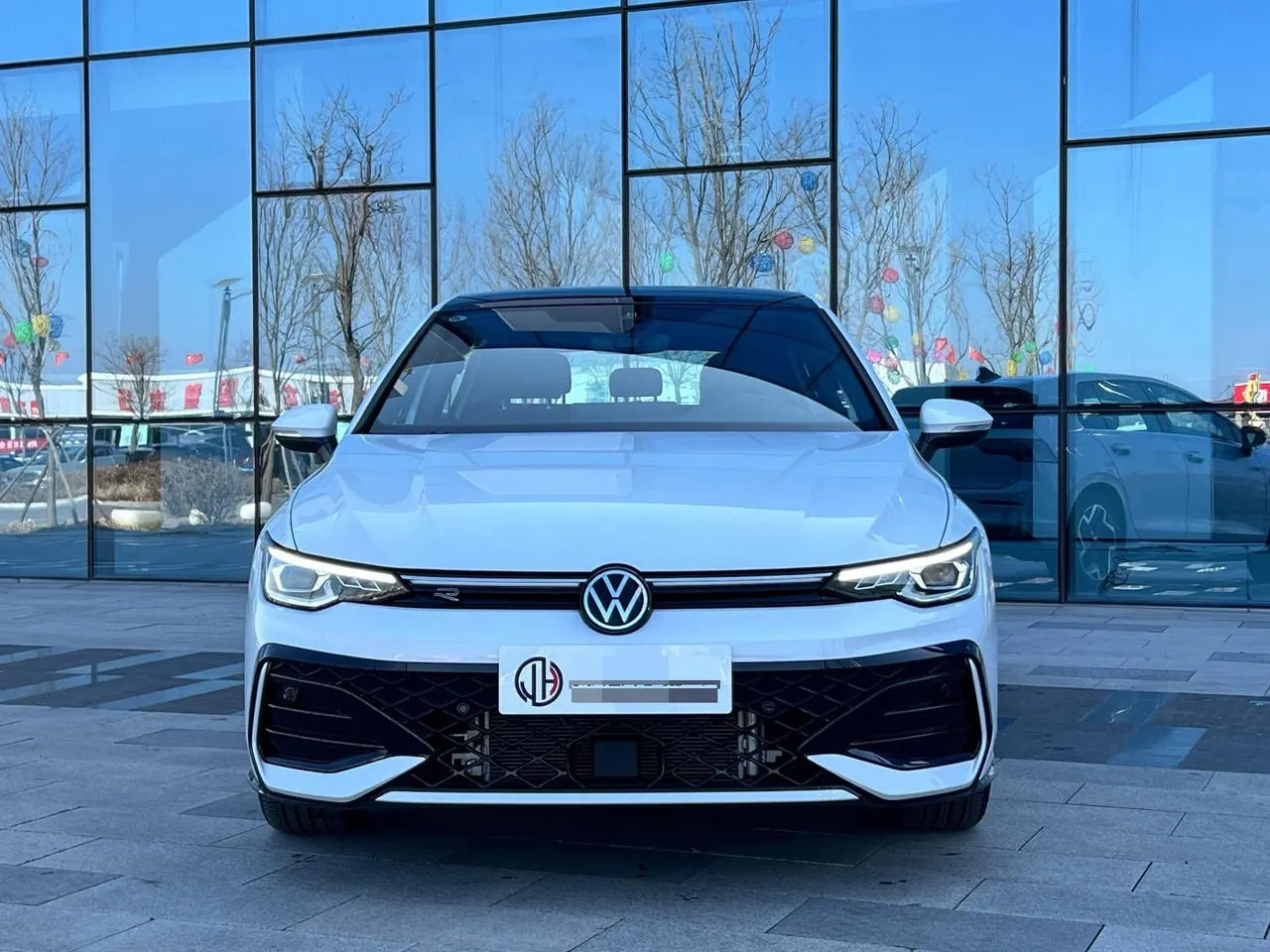 Volkswagen 2025 Golf 8 R-Line 1.5TSI 300TSI Automatic 2