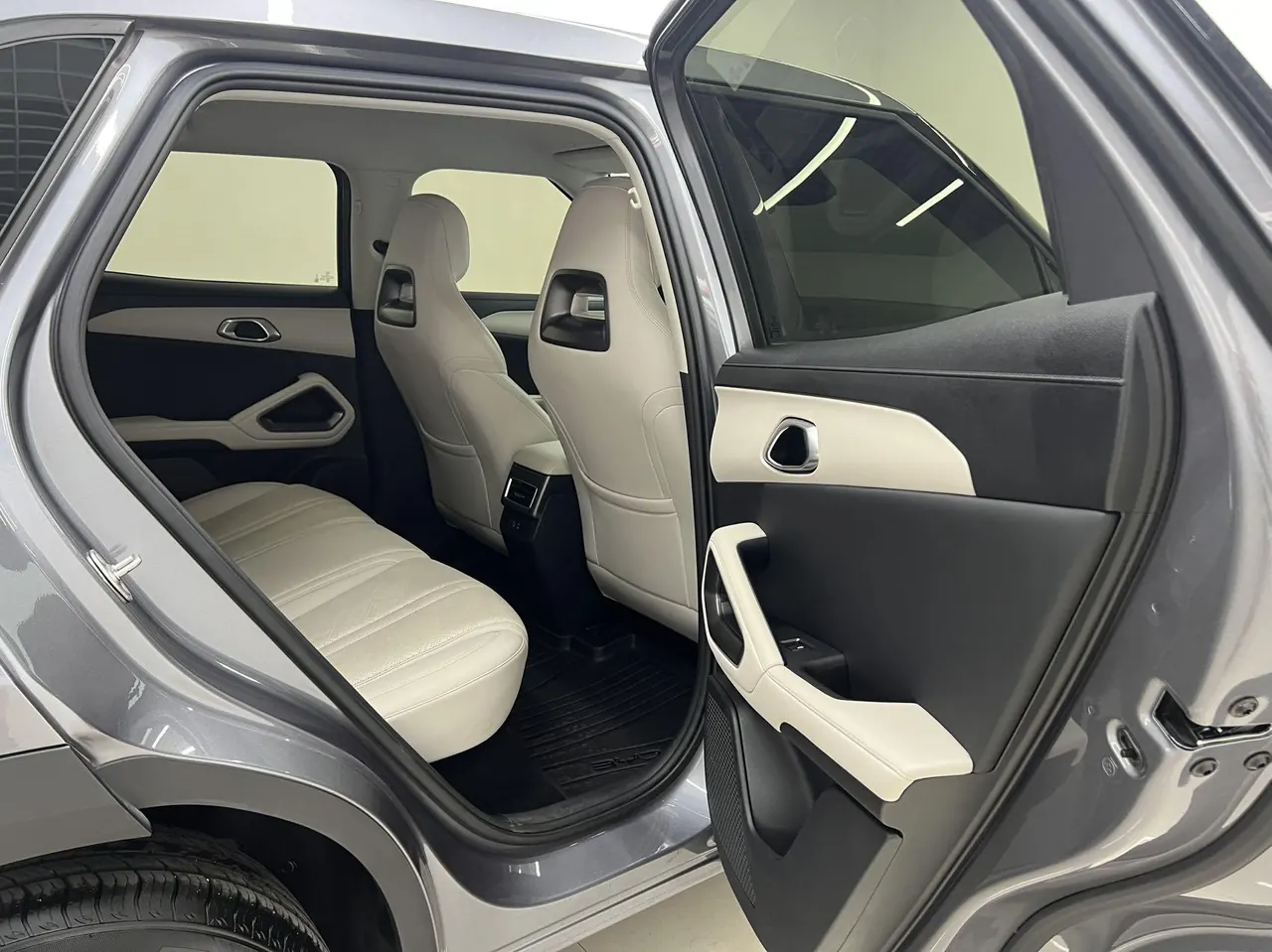 BYD 2025 Yuan UP Smart Driving 401KM Vital Automatic Gear 12