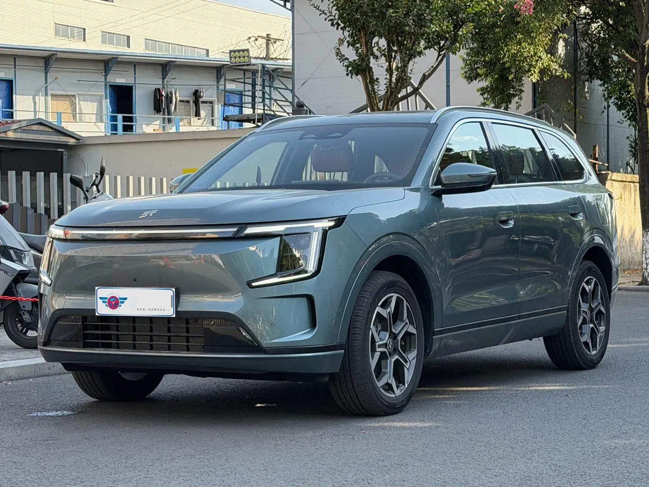 Открыть галерею: Jetour 2025 Shanhai L7 PLUS 1.5T 220km Flagship 7-seat Automatic Gear