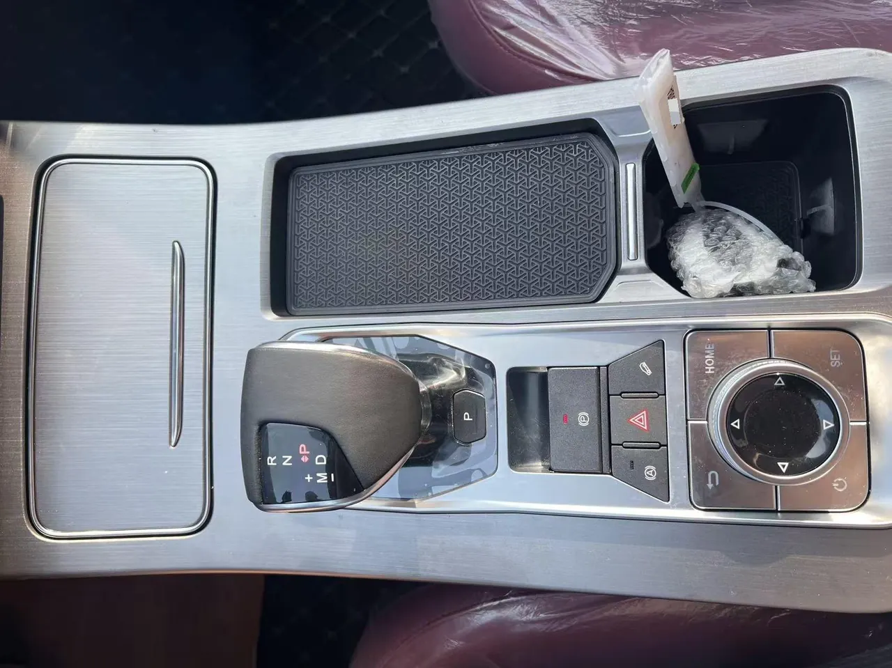 Jetour 2024 X70 PLUS 1.5T Champion Edition MAX7 Automatic Gear 12