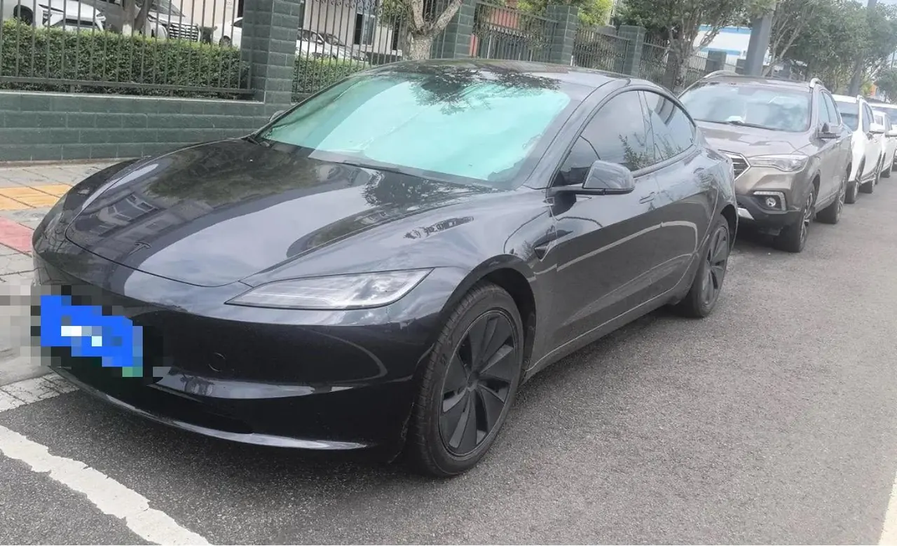 Tesla 2025 Model 3 Rear-Wheel-Drive Edition (facelift) Automatic Transmission - View 1