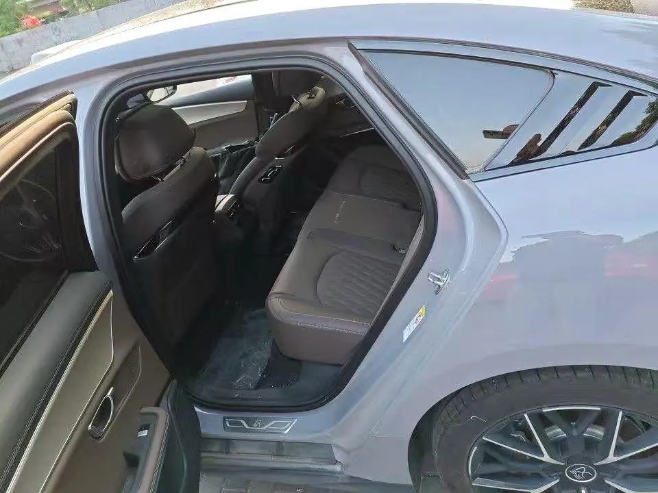 BYD 2025 Han DM-i 1.5T CVT 125km Flagship Automatic 5