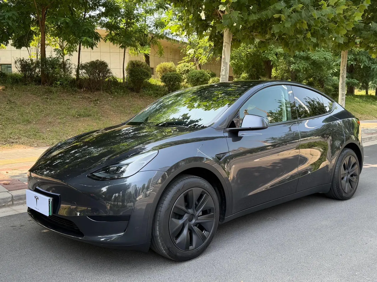 Tesla 2024 Model Y rear-wheel drive version automatic transmission - View 1