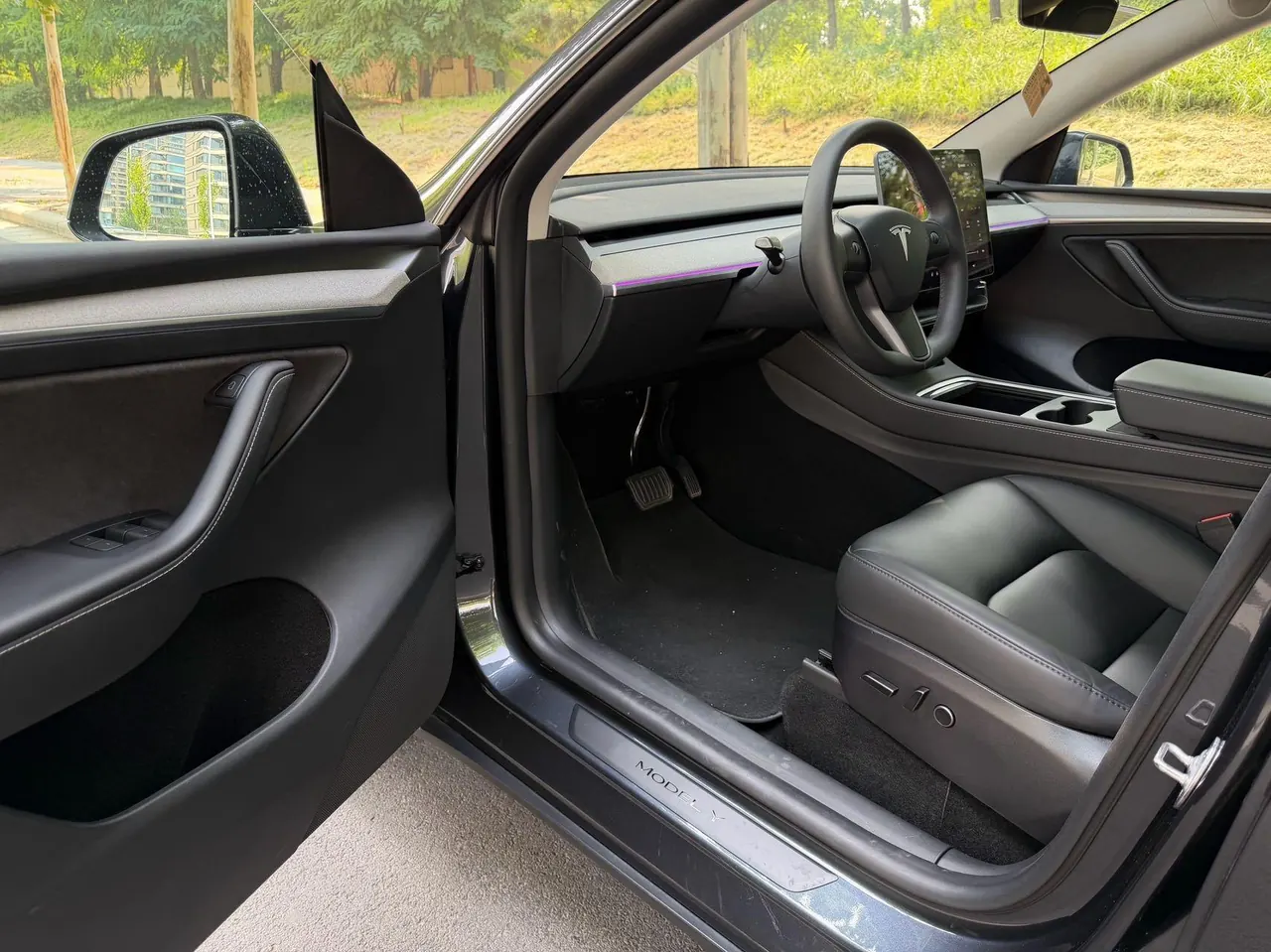 Tesla 2024 Model Y rear-wheel drive version automatic transmission 3