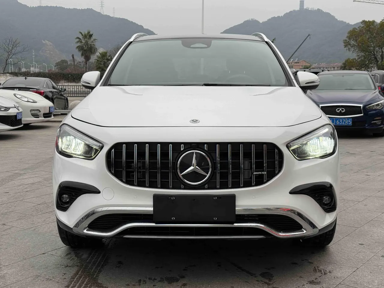 Mercedes Benz 2025 GLA 220 2.0T automatic gear 2