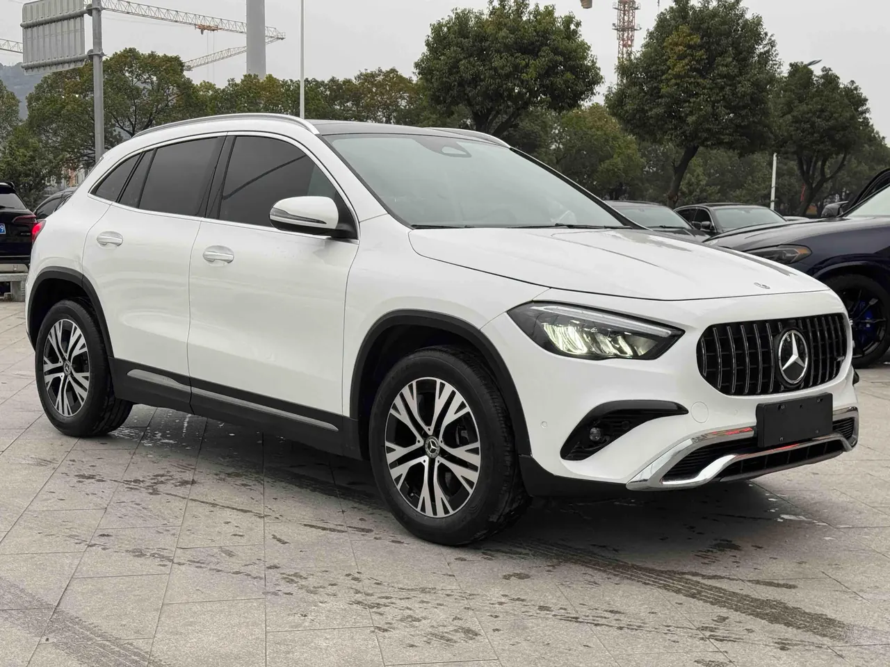 Mercedes Benz 2025 GLA 220 2.0T automatic gear 3