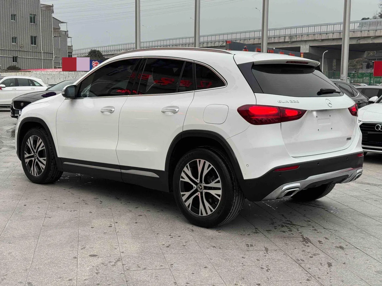 Mercedes Benz 2025 GLA 220 2.0T automatic gear 4