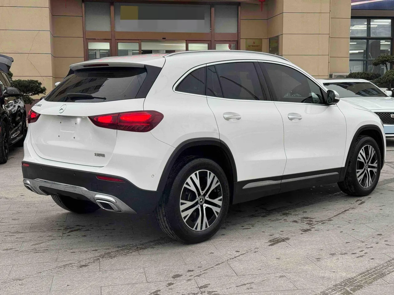 Mercedes Benz 2025 GLA 220 2.0T automatic gear 6