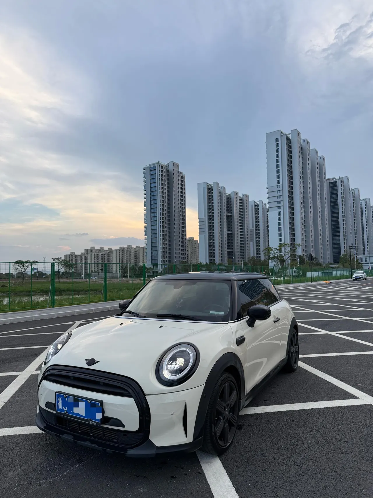 Open image lightbox: MINI Mini (imported) 2023 Mini Cooper 1.5T artist automatic gear