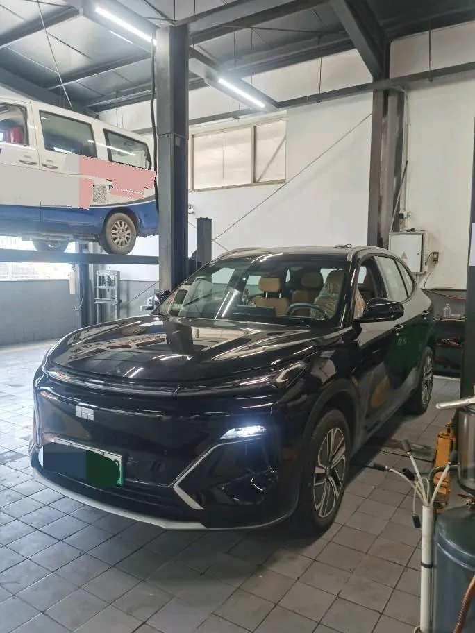 Открыть галерею: Geely Galaxy Galaxy Starship 7 EM-i 2025 Starship 7 EM-i 1.5 55km Sailing Edition Automatic Gear