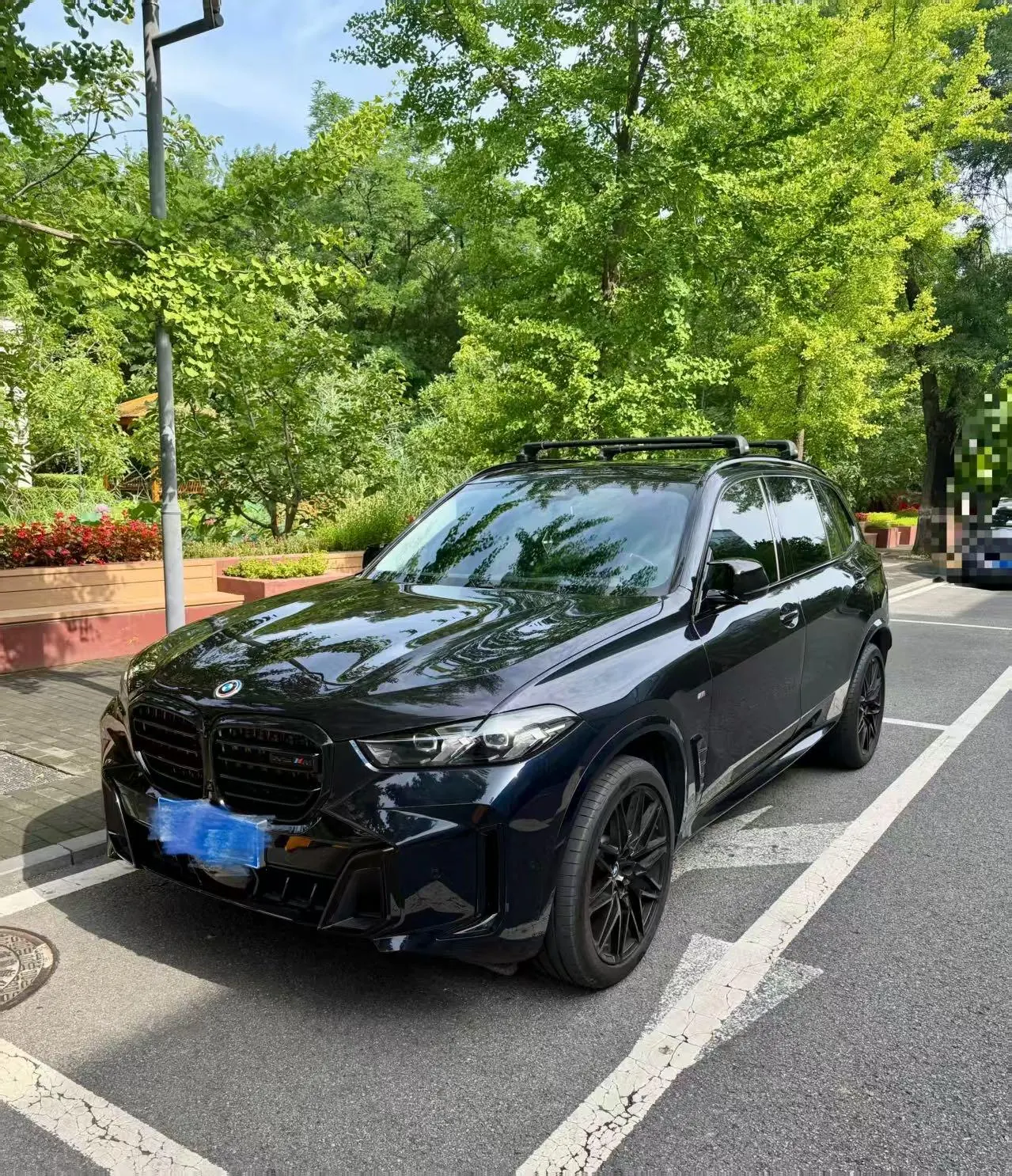 Open image lightbox: BMW 2025 X5 xDrive30Li 48V 2.0T exclusive m sports obsidian night suit automatic gear