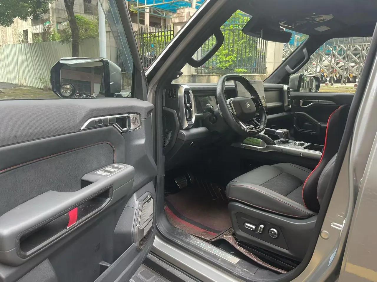 Jetour 2024 Traveler 2.0T Four-Wheel-Drive Cross-Country PRO Entertainment Version Automatic Transmission 4