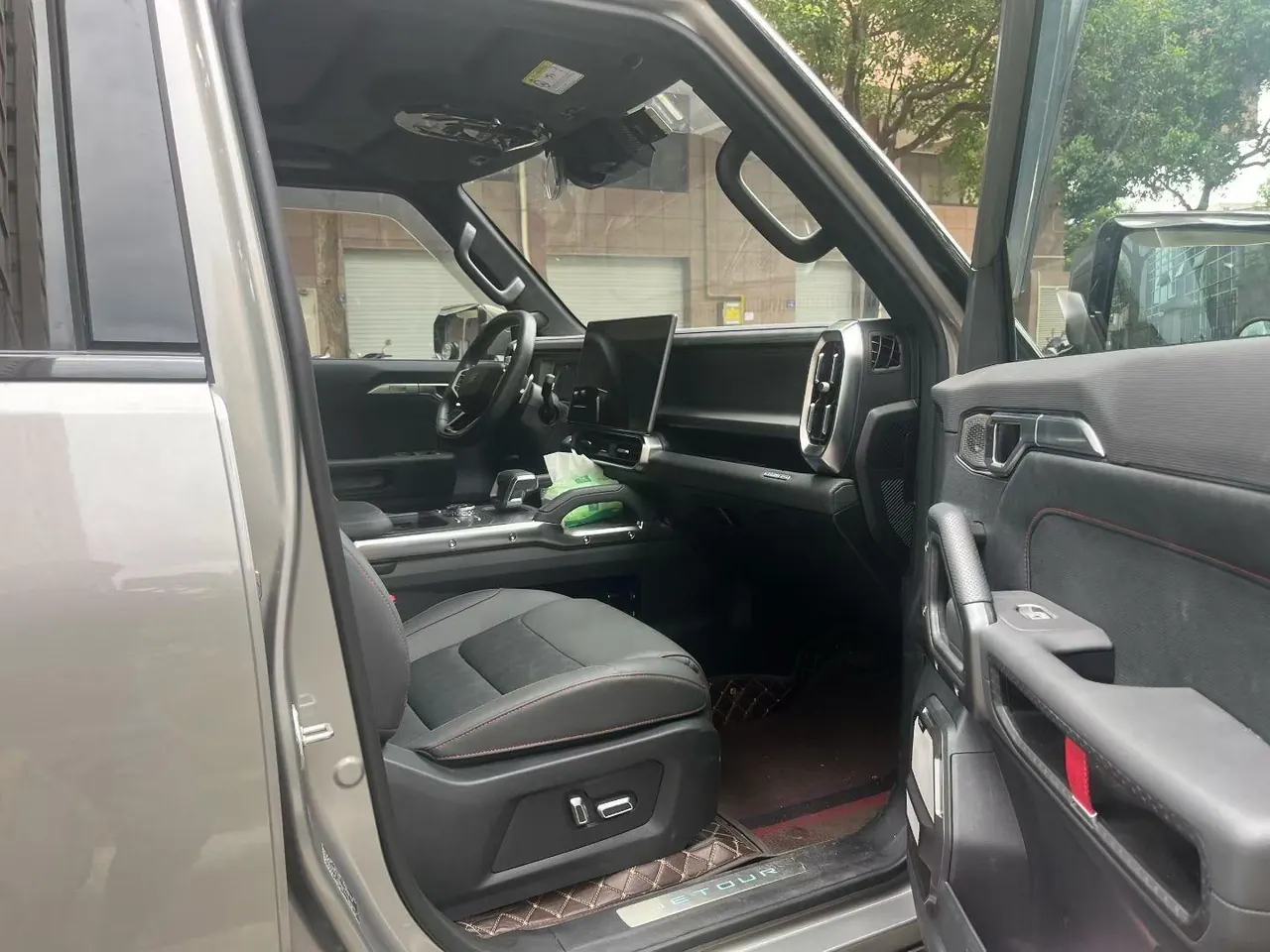 Jetour 2024 Traveler 2.0T Four-Wheel-Drive Cross-Country PRO Entertainment Version Automatic Transmission 5