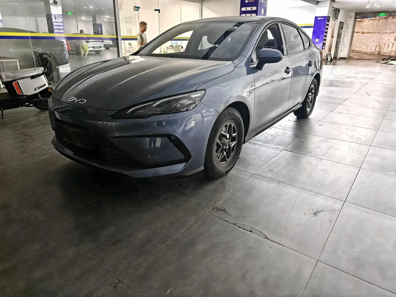 打开图片灯箱:BYD 2025 seals 05 DM-i 1.5 stepless smart driving version 55KM luxury automatic gear