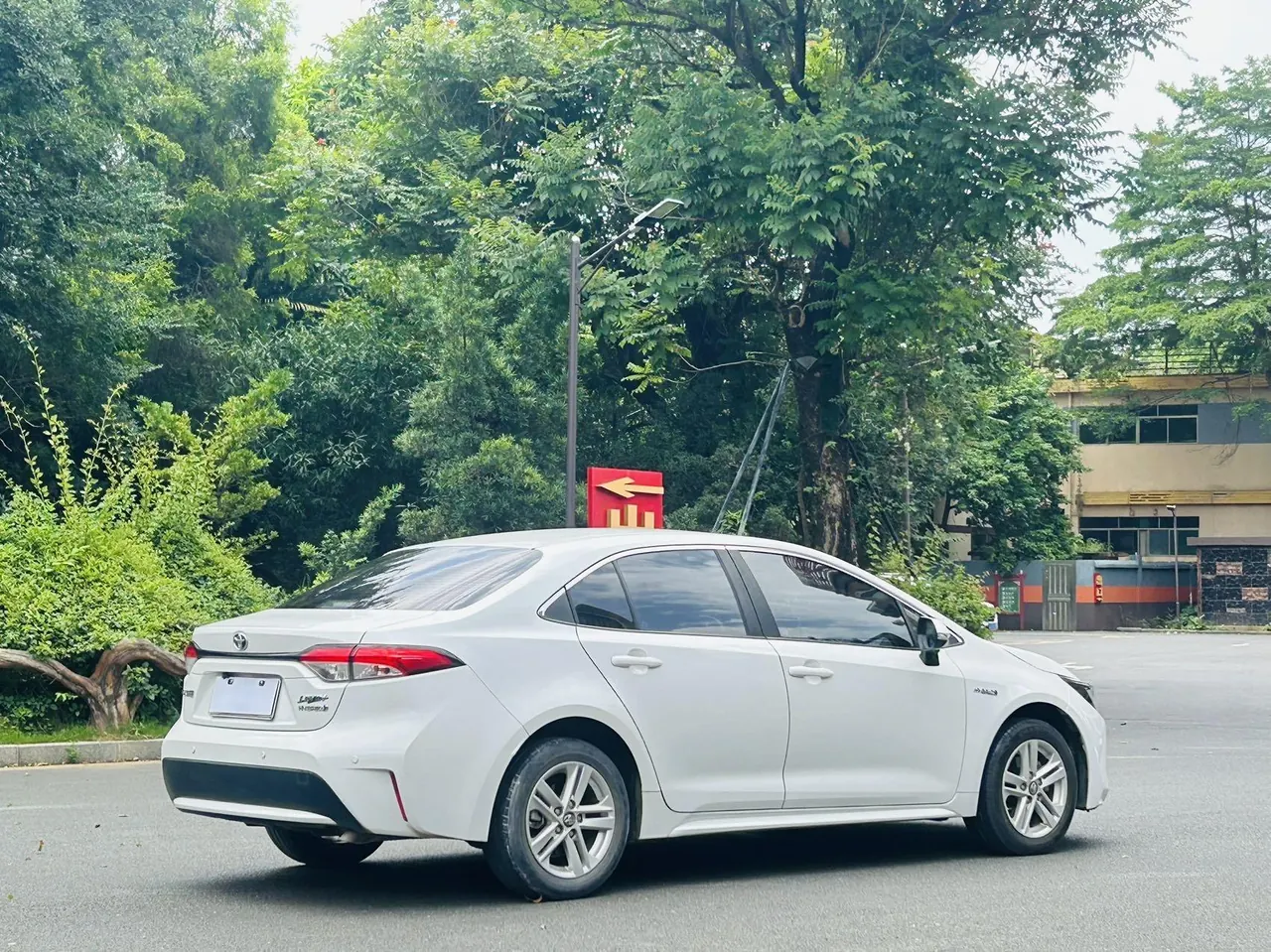 Toyota 2022 Lei Ling Shuangqing 1.8H Stepless Enterprising Automatic Gear 10
