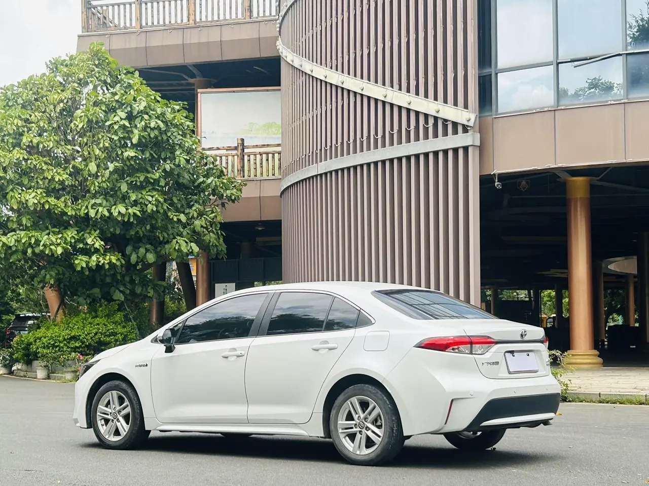 Toyota 2022 Lei Ling Shuangqing 1.8H Stepless Enterprising Automatic Gear 12
