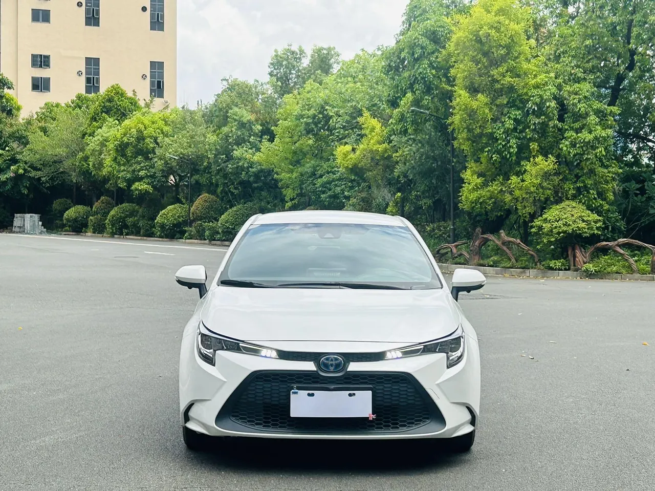 Toyota 2022 Lei Ling Shuangqing 1.8H Stepless Enterprising Automatic Gear 2
