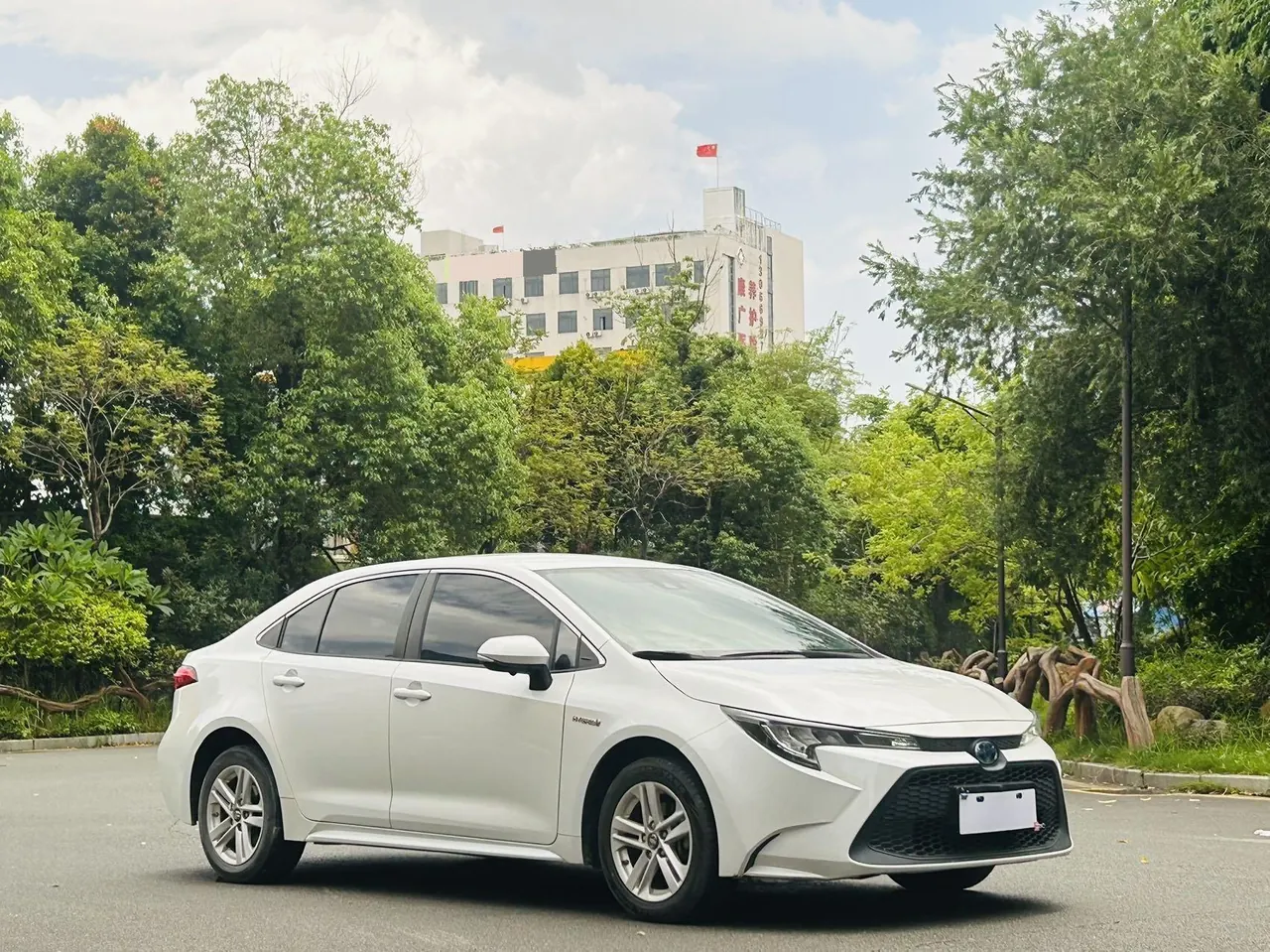Toyota 2022 Lei Ling Shuangqing 1.8H Stepless Enterprising Automatic Gear 3