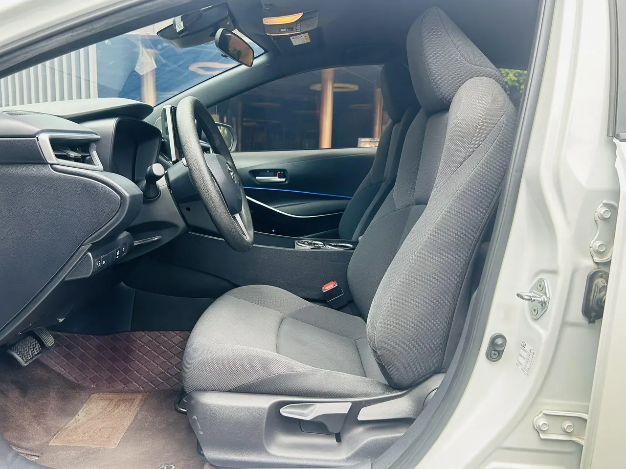 Toyota 2022 Lei Ling Shuangqing 1.8H Stepless Enterprising Automatic Gear 4