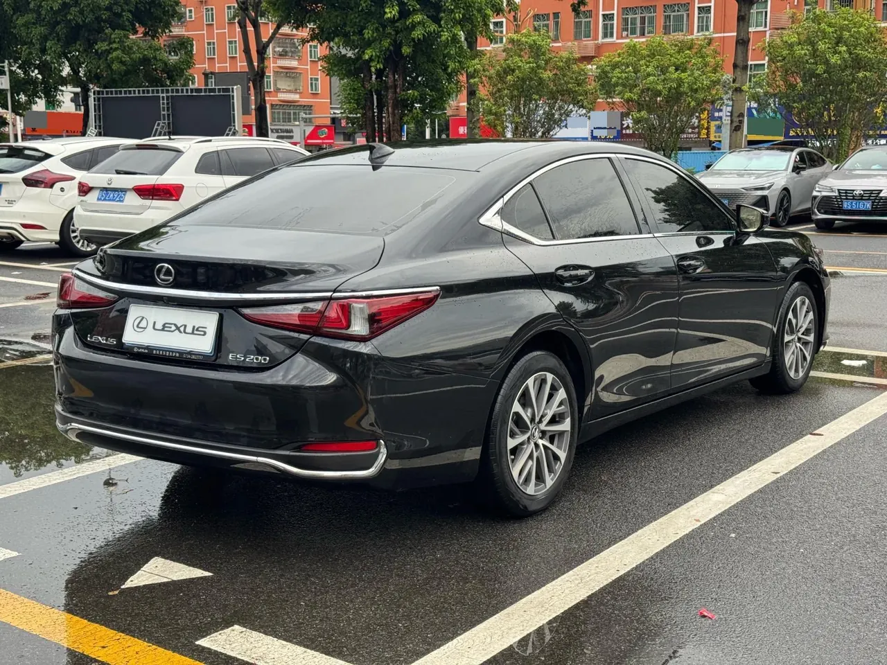 Lexus ES (Imported) 2022 ES200 2.0 Stepless Premium Edition Automatic Gear 9