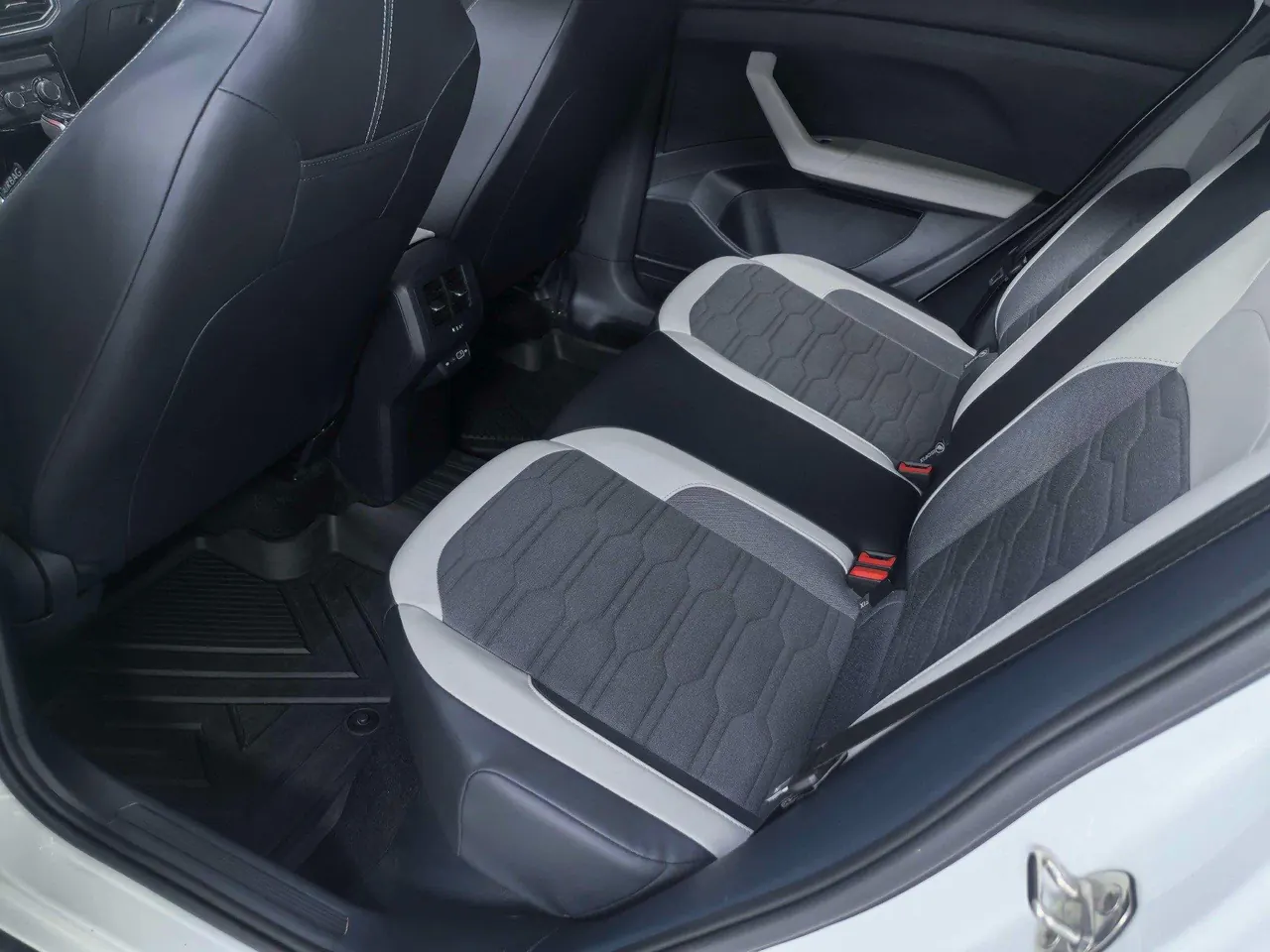 Volkswagen 2025 Tuyue Xinrui 1.5TSI 300TSI Sharp Edition Automatic Gear 4