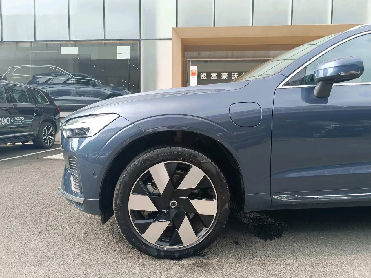 Volvo XC60 New Energy 2024 XC60 PHEV 2.0T T8 Long Endurance Four-wheel Drive Zhiya Deluxe Edition Automatic Gear 16