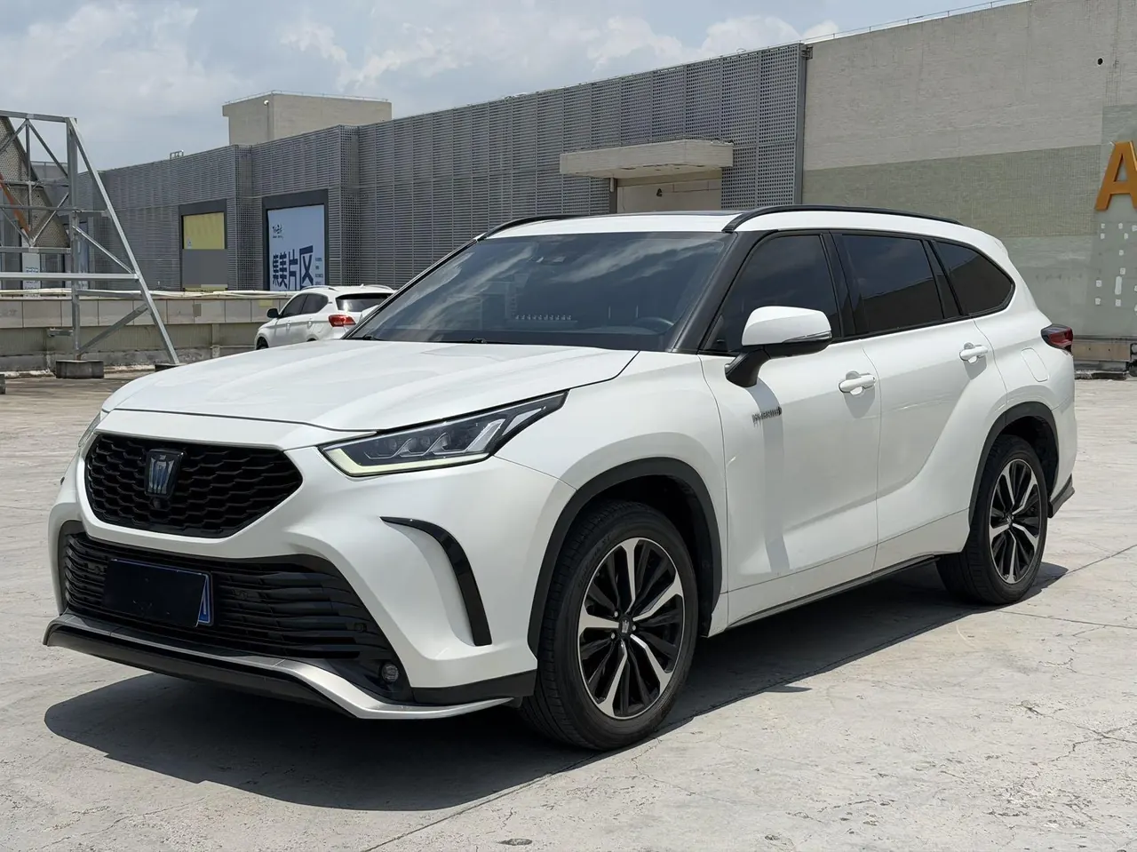 Открыть галерею: Toyota 2022 Crown Land Release 2.5 Stepless Four-wheel Drive Premium Edition Automatic Gear