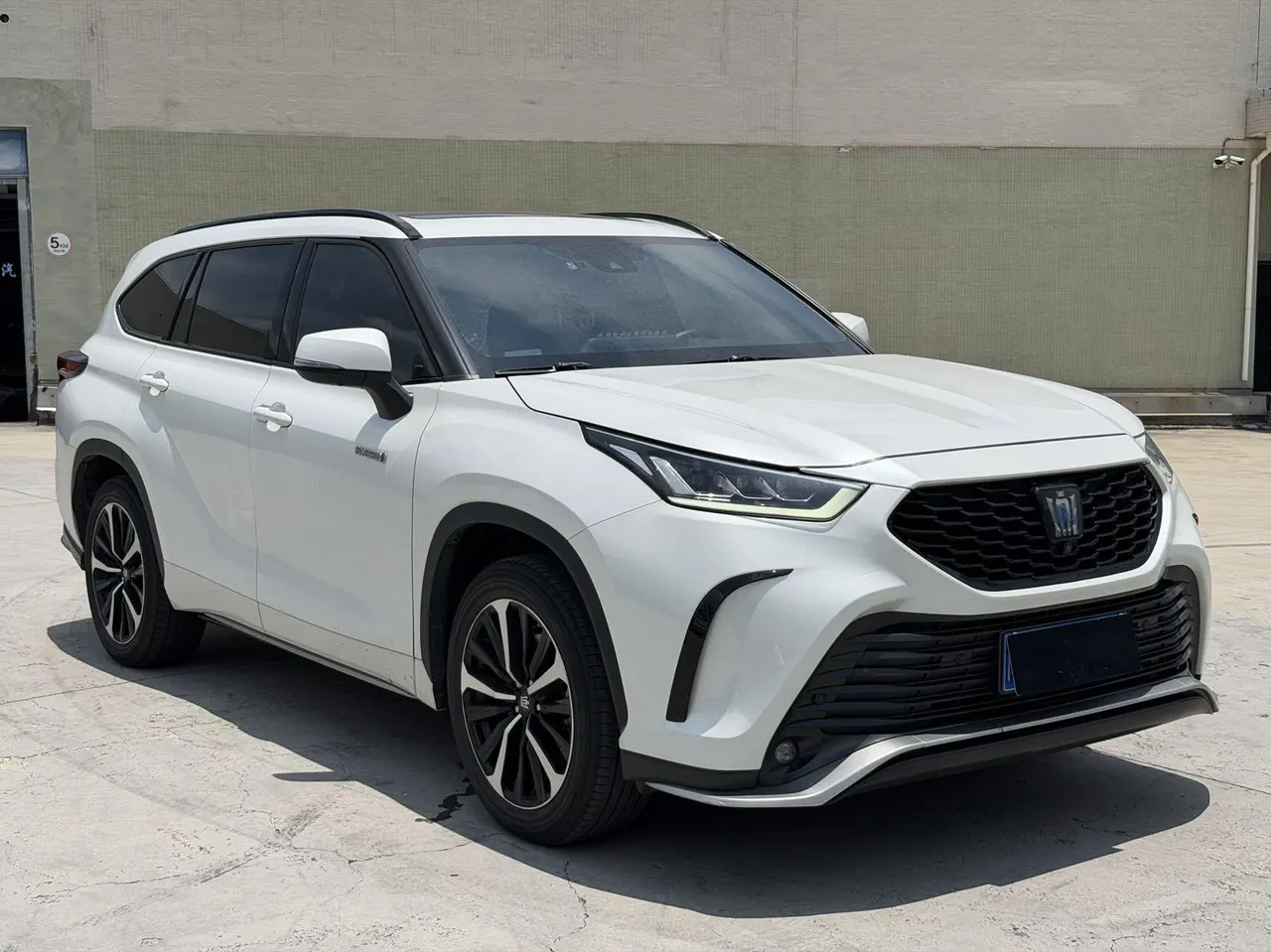 Toyota 2022 Crown Land Release 2.5 Stepless Four-wheel Drive Premium Edition Automatic Gear 3