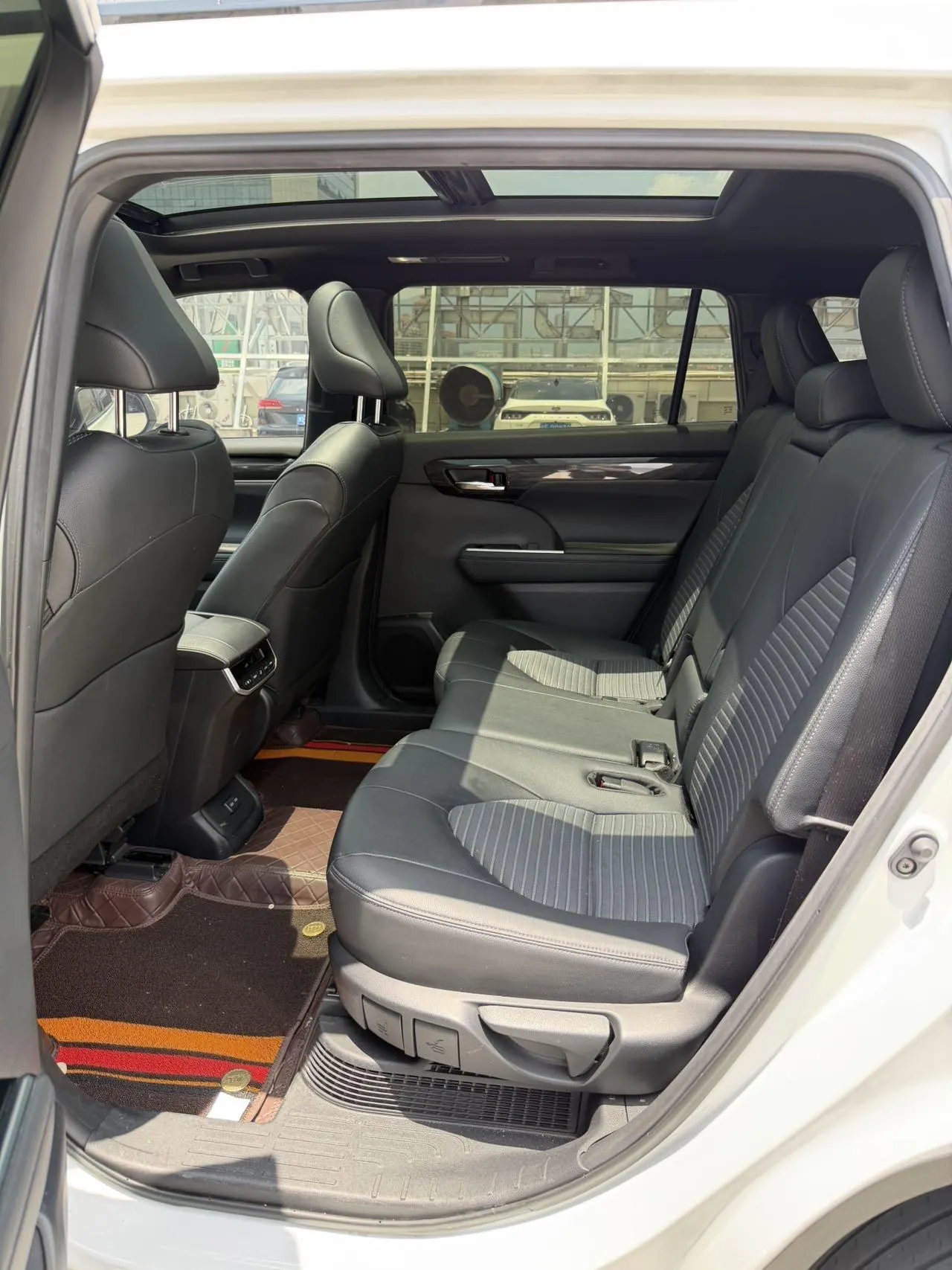 Toyota 2022 Crown Land Release 2.5 Stepless Four-wheel Drive Premium Edition Automatic Gear 5