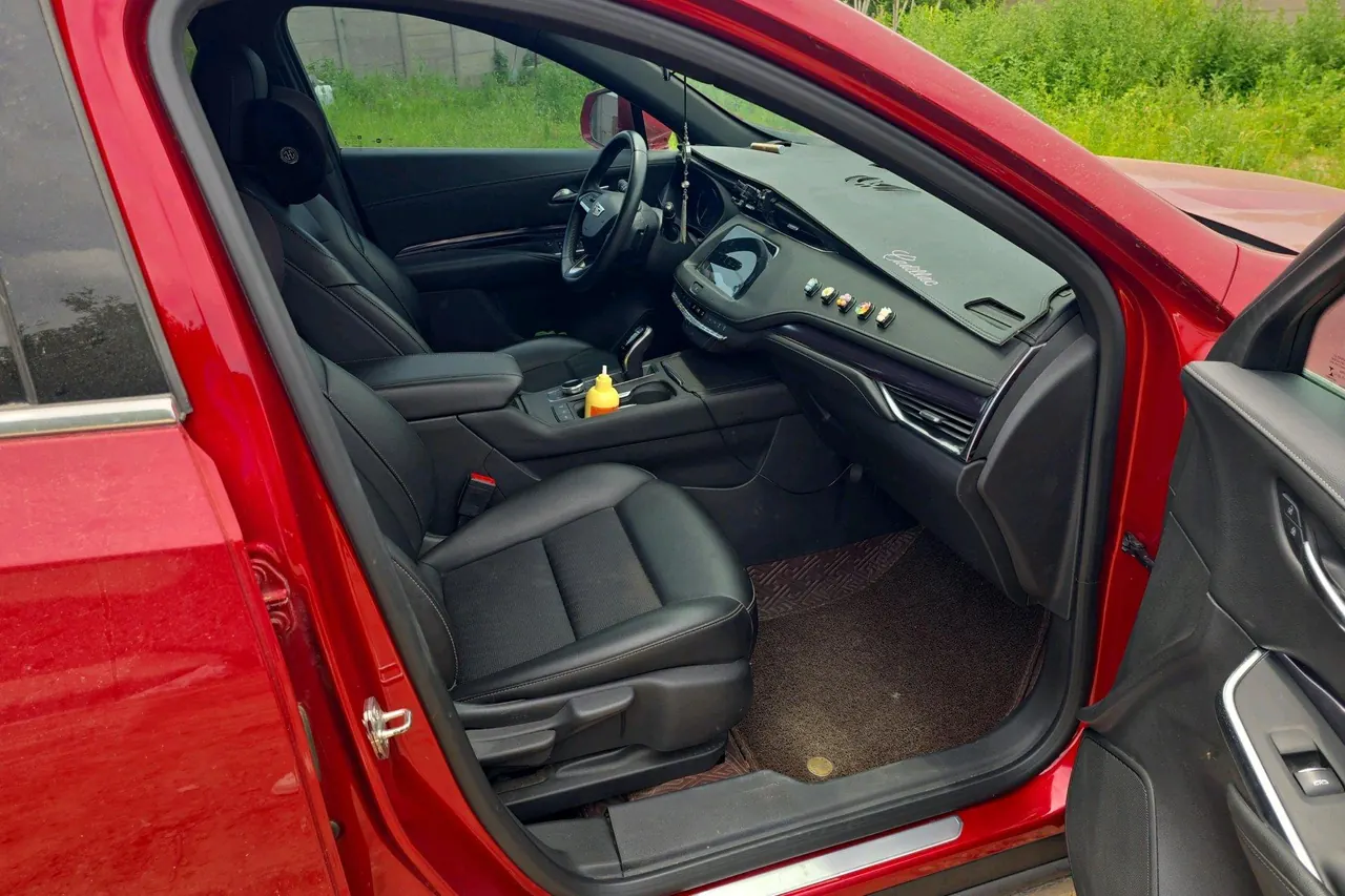 Cadillac 2021 XT4 2.0T 28T Two-Drive Technical Automatic Gear 2