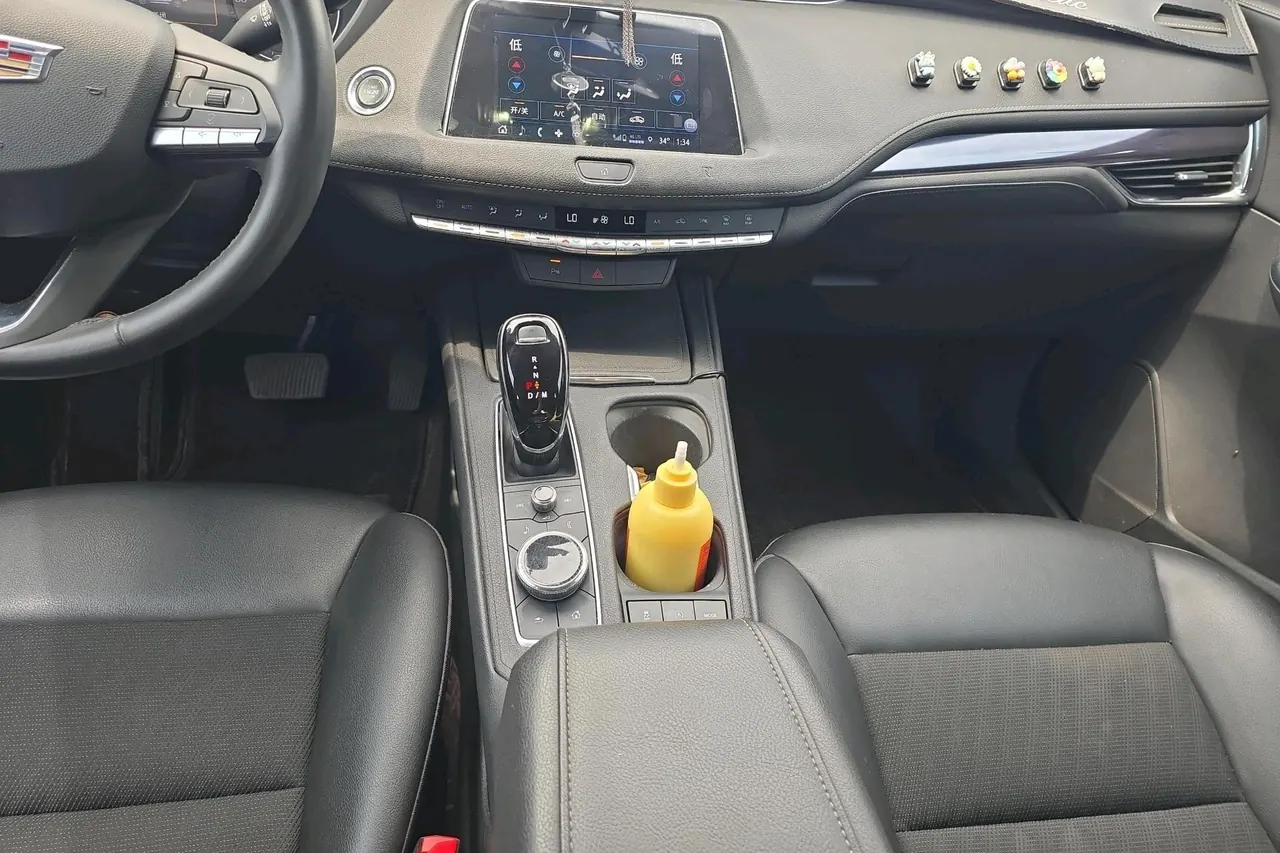 Cadillac 2021 XT4 2.0T 28T Two-Drive Technical Automatic Gear 6