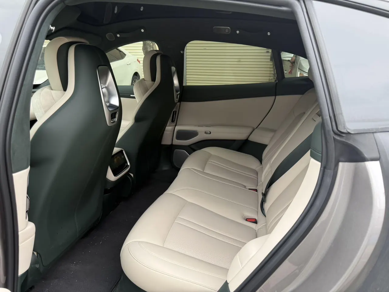 MI 2025 YU7 Long Endurance High Performance Four-wheel Drive Max Edition Automatic Gear 4