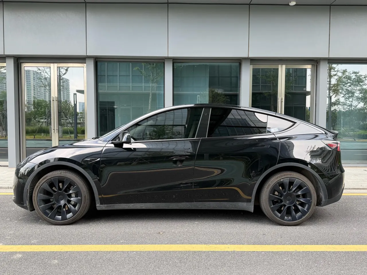 Tesla 2022 Model Y rear-wheel drive version (facelift) automatic gear 3
