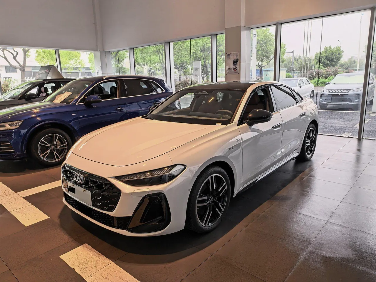 Открыть галерею: Audi 2026 A5L 2.0T Sport Plus Automatic