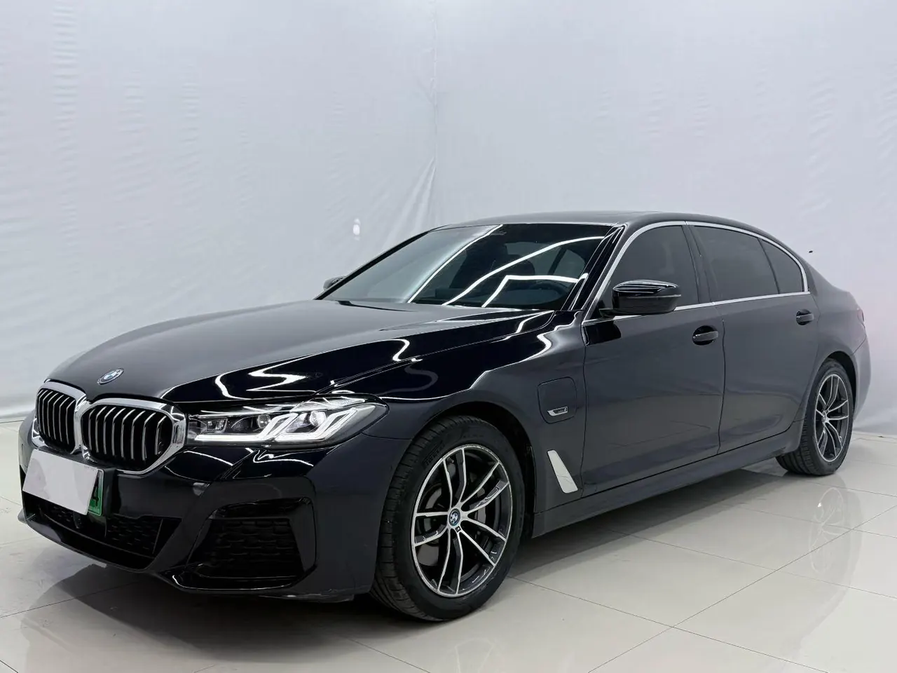 Открыть галерею: BMW 5 New Energy 2022 535Le 2.0T Pioneer Edition M Sports Suit (Change 3) Automatic Gear