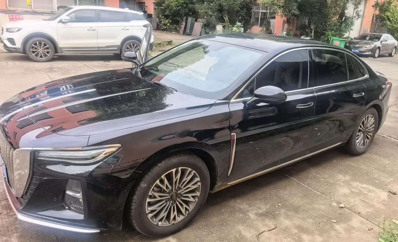 HongQi 2023 H5 1.5T Zhilian Flag Rhyme Edition Automatic Gear - View 1